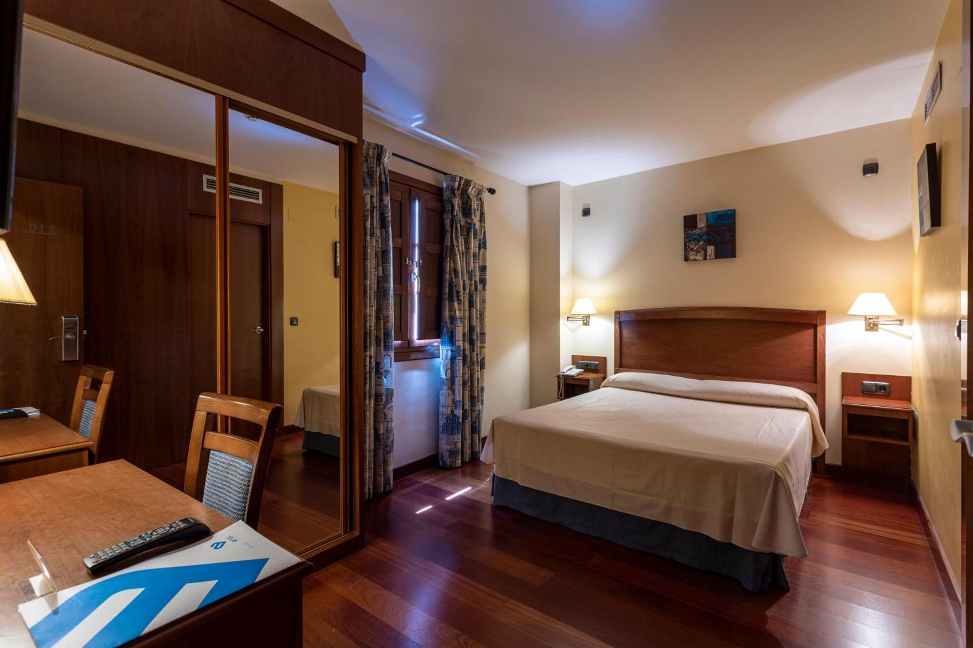 Hotel Aroi Bierzo Plaza Ponferrada Dış mekan fotoğraf