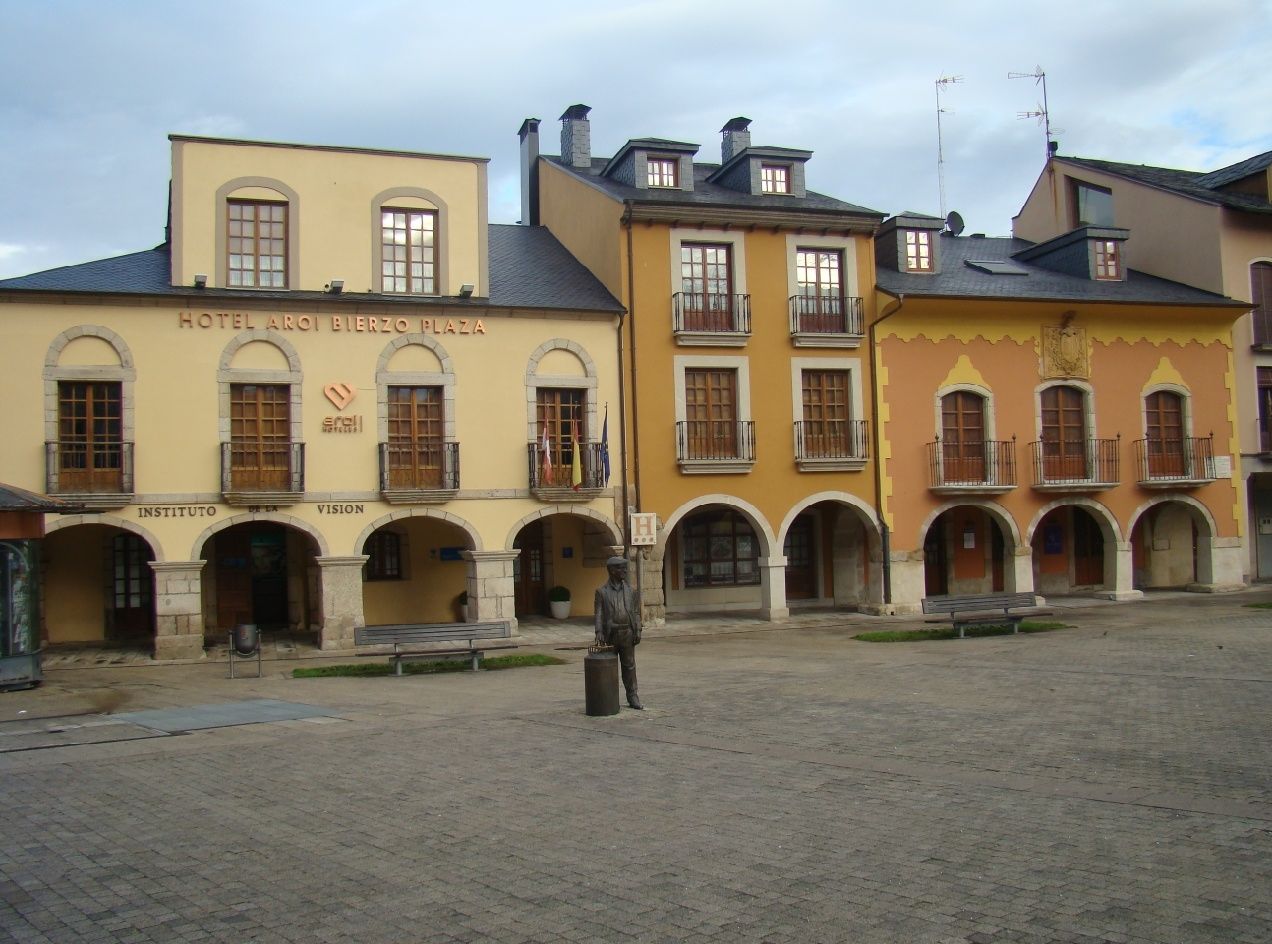 Hotel Aroi Bierzo Plaza Ponferrada Dış mekan fotoğraf